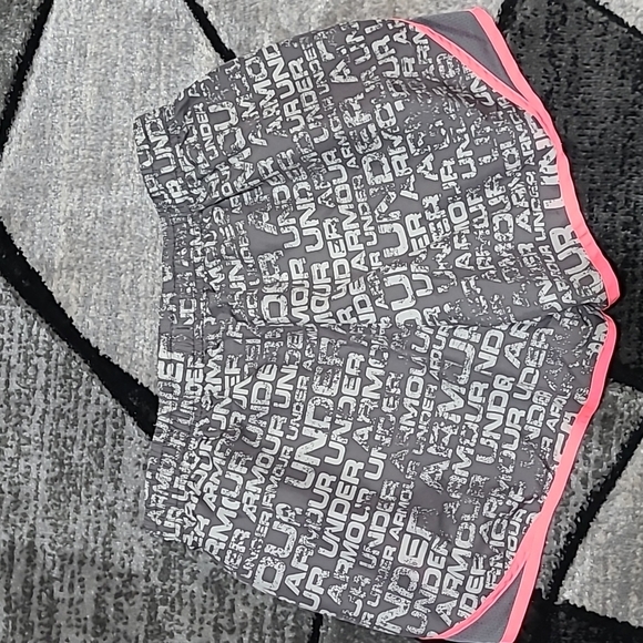 UNDER ARMOUR HEATGEAR Mesh Lined Logo Pink Athletic Shorts PRICE FIRM - Picture 9 of 10